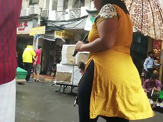 Bhubaneswar Aunty In Tight Leggings